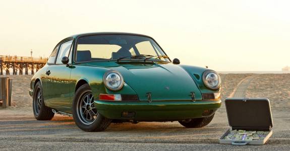 Porsche 911 от 1968 г. се превръща в звяр с вътрешности от Tesla