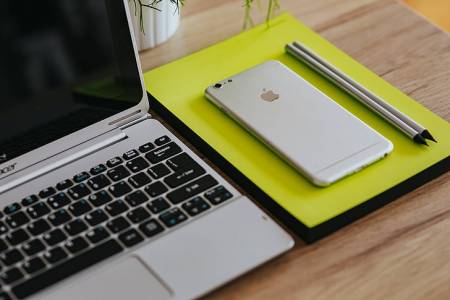 Apple отлага iPhone 9 за неопределено време?