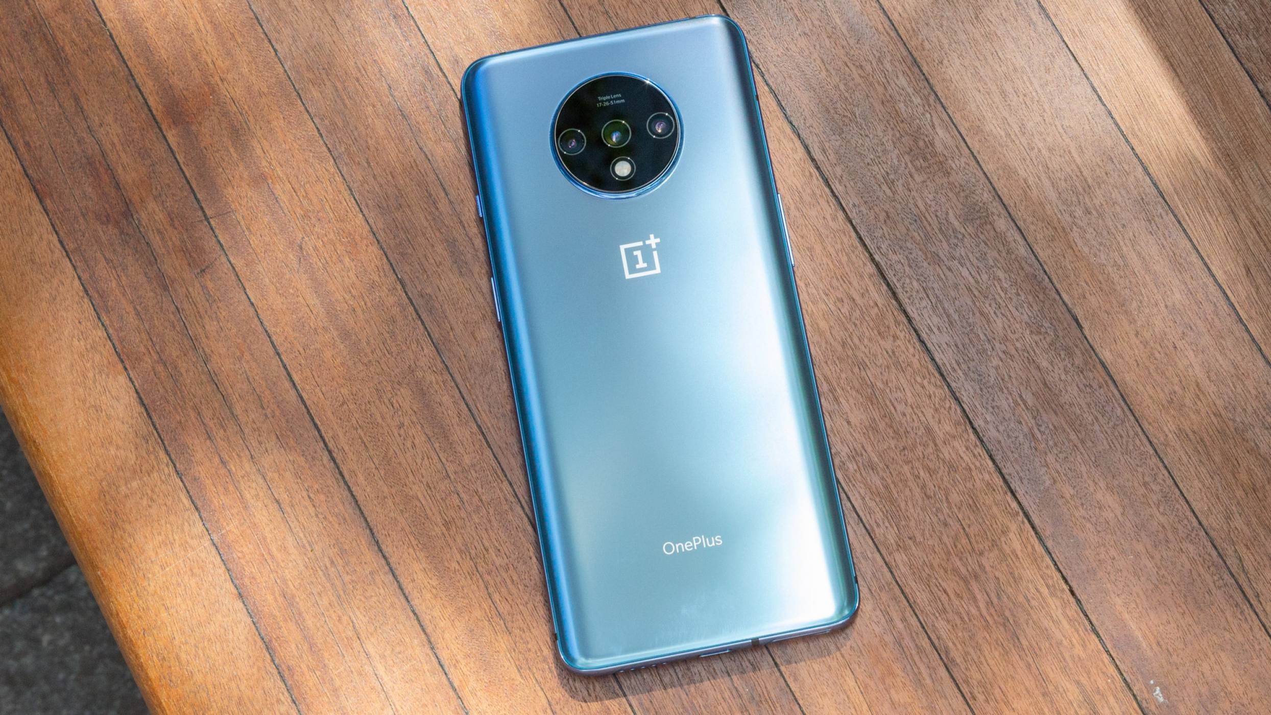 Необявеният OnePlus 8 Pro вече е в ръката на Робърт Дауни-младши