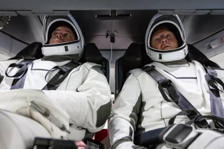 Напук на вируса NASA и SpaceX ще пратят хора в Космоса през май 