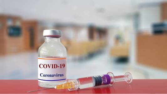 COVID-19 мутира бавно. Работеща ваксина може да се  окаже дълготрайна
