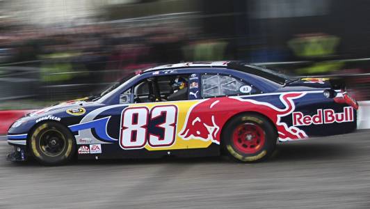 Виртуална NASCAR надпревара стана най-гледаното е-спорт събитие (ВИДЕО) 