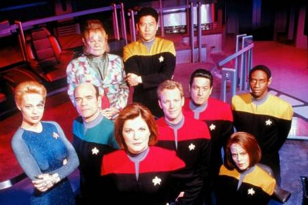 AI преработва sci-fi класиката Star Trek: Voyager в 4К (ВИДЕО)