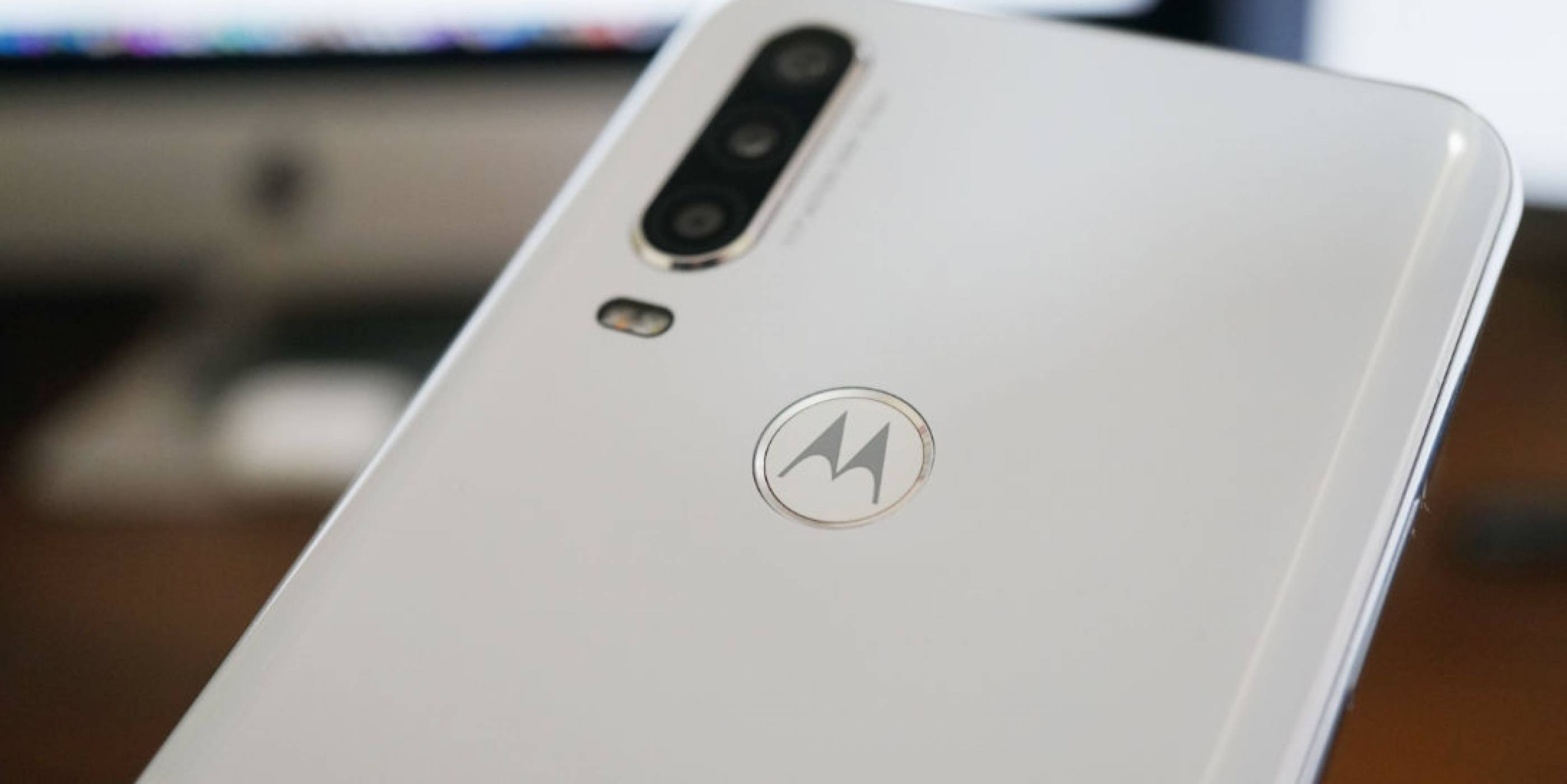 Lenovo и Motorola увеличават своите гаранции заради епидемията 