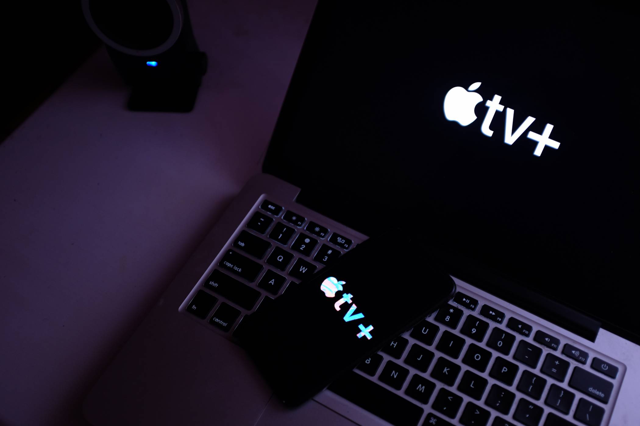 Apple TV+ направи временно безплатни някои от продукциите си