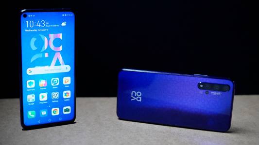 Двойката Huawei nova 7 залага на елегантен дизайн на дисплея