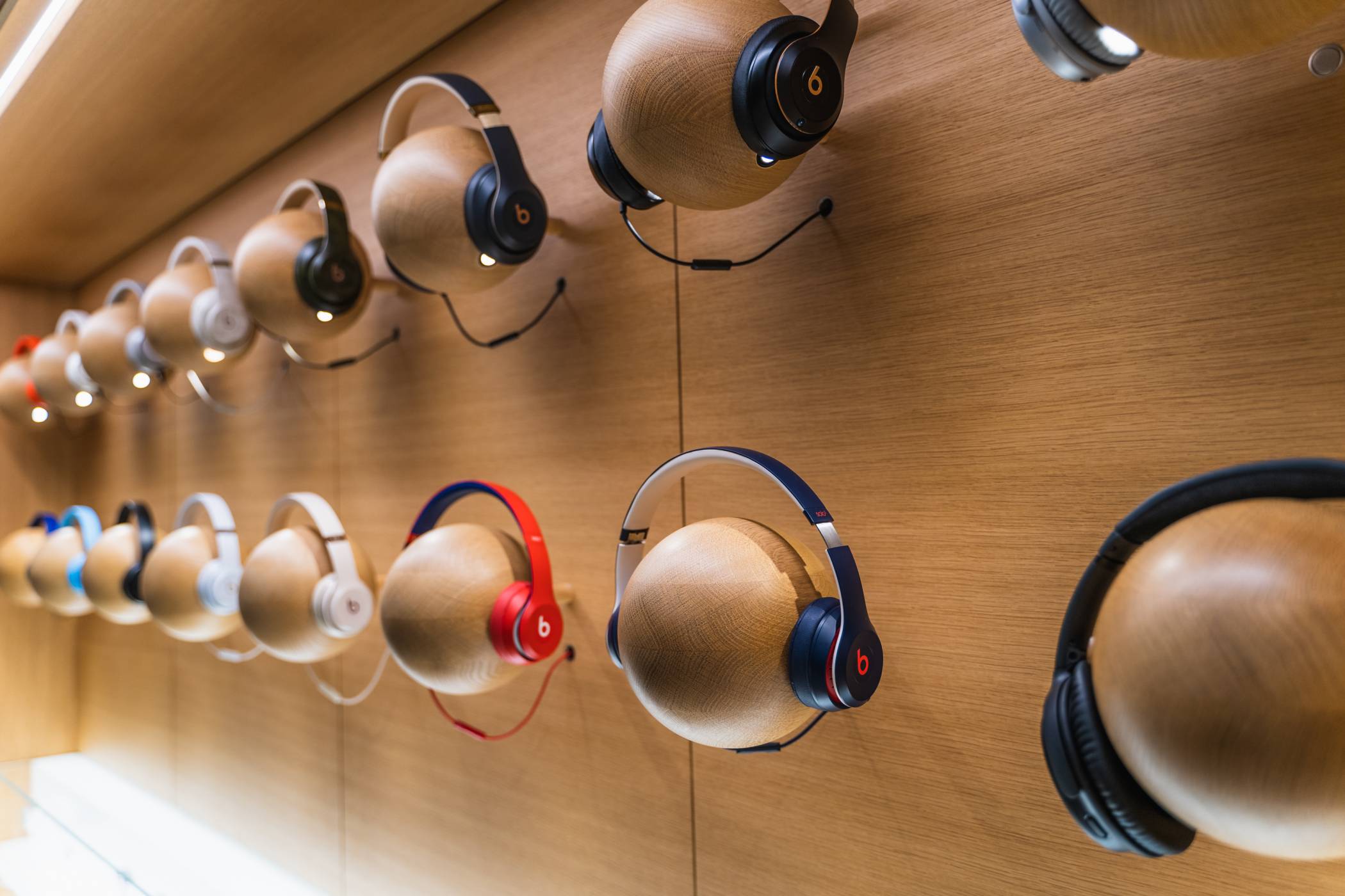 Apple работи по слушалки със сменяеми компоненти 