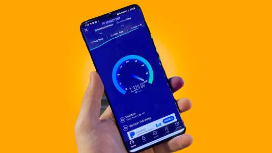 Това е производителят, продал най-много 5G телефони от началото на годината