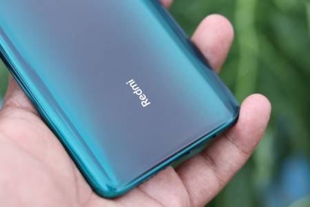 Модели от средния клас на Samsung и Xiaomi доминират при продажбите от началото на годината