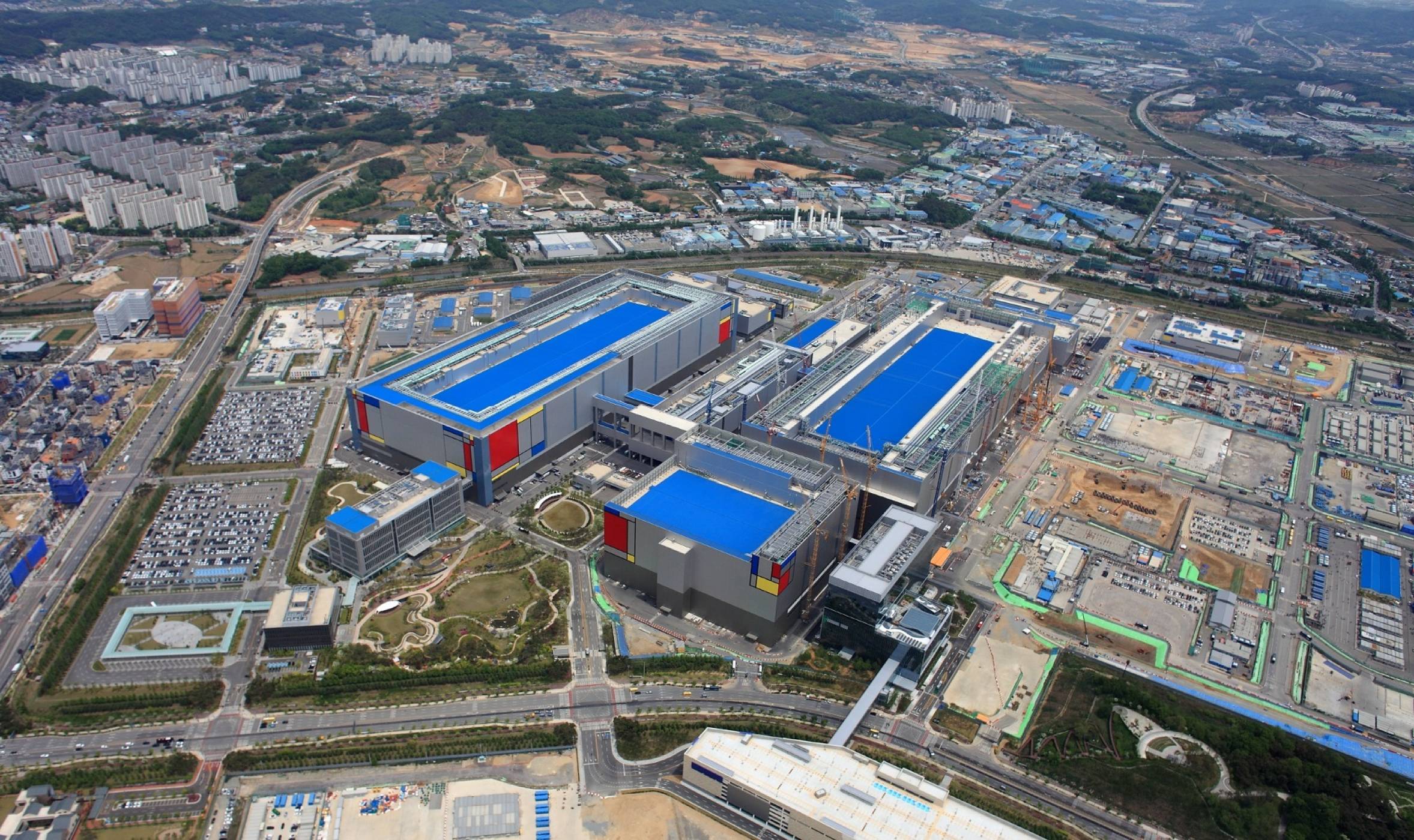 Samsung строи огромен завод, за да разшири възможностите си за производство