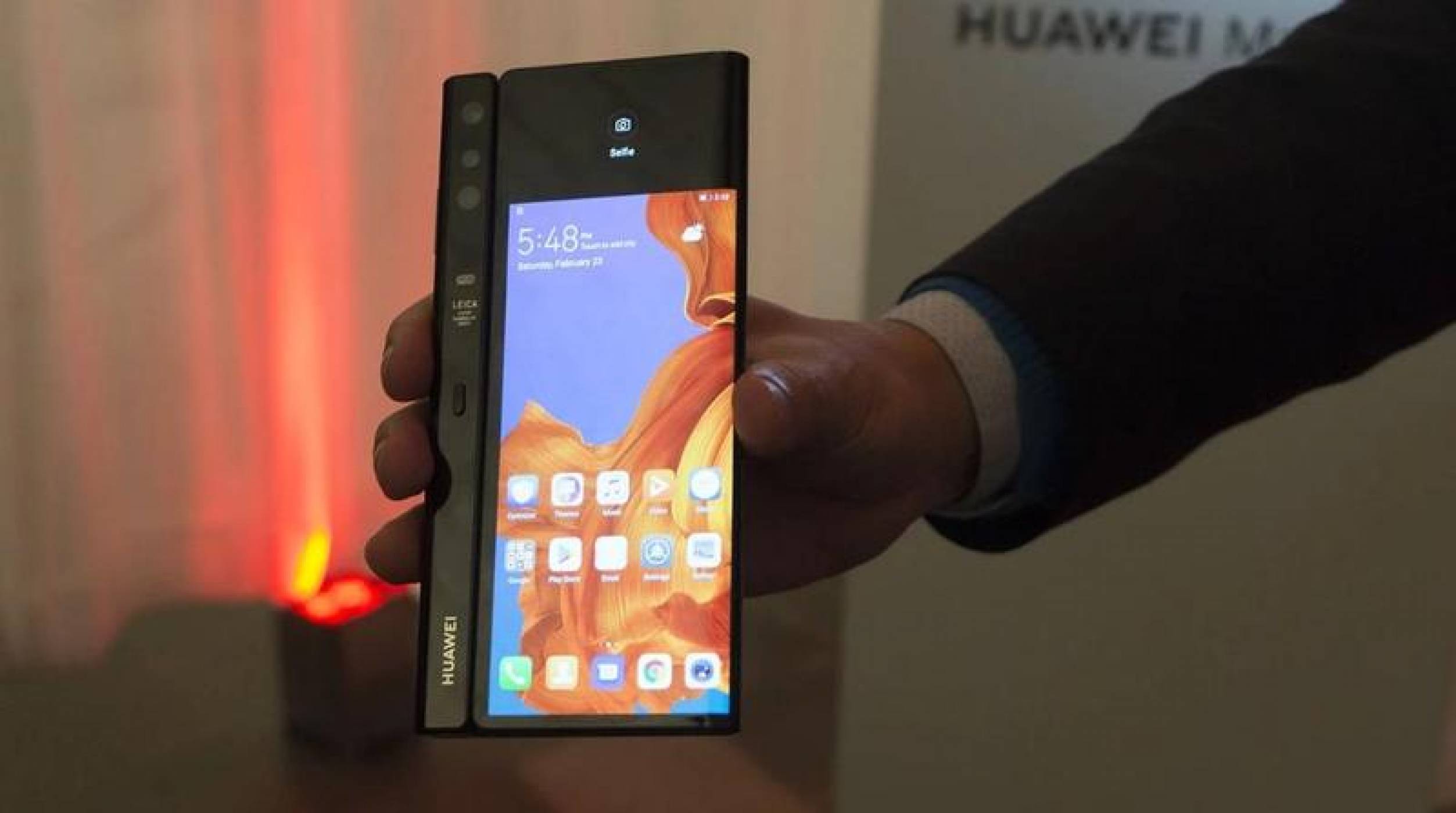 Xiaomi патентова гъвкав смартфон, копие на Huawei Mate X
