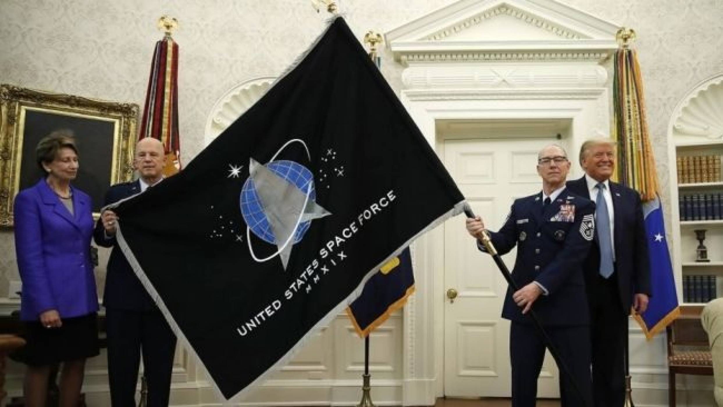 Хиляди военни искат да се присъединят към космическите сили на САЩ 