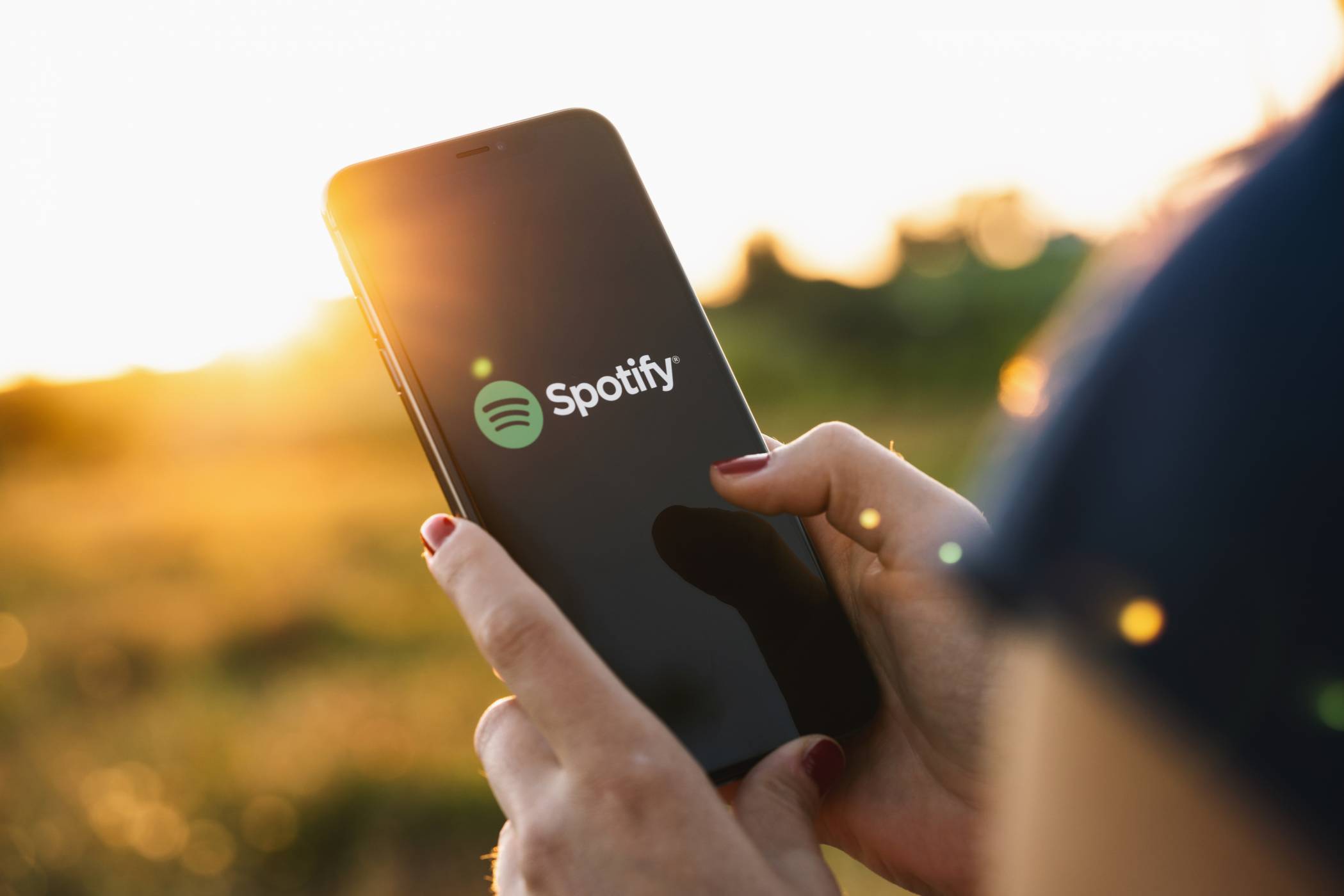 Spotify най-после добавя видео към песните?