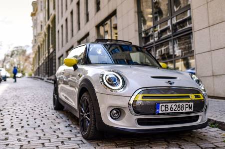 MINI Cooper SE – любов от първо зареждане