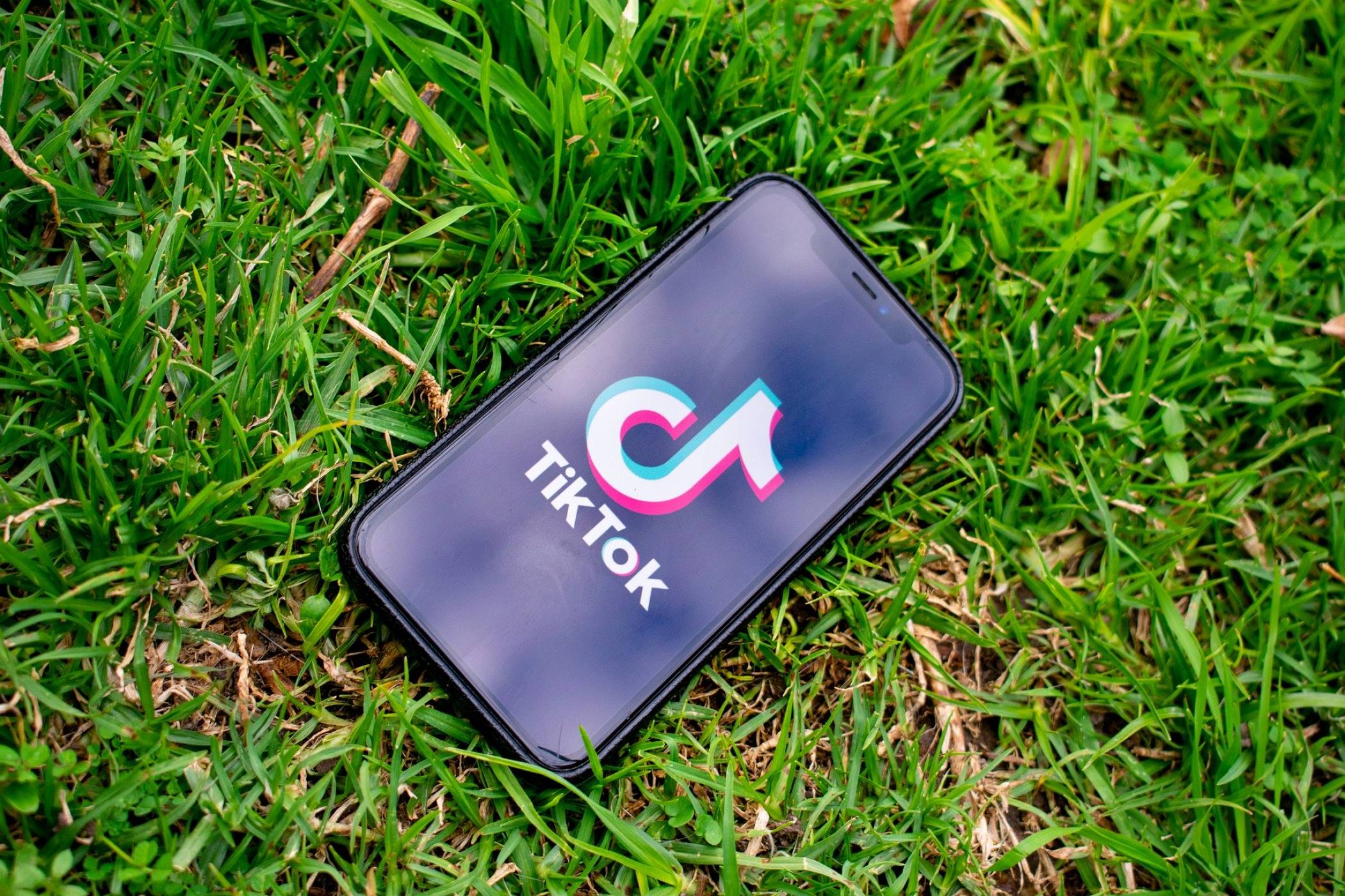 Facebook се предаде – изгася светлините за своя TikTok клонинг 