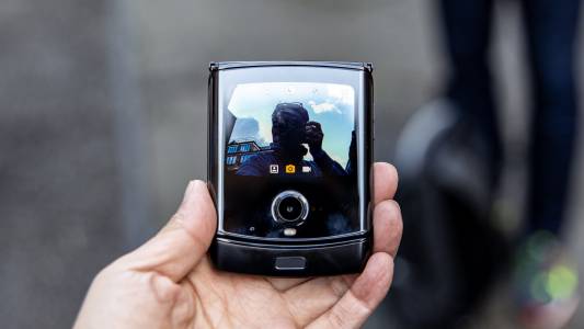 Следващият Motorola Razr ще има 5G и по-добри камери 