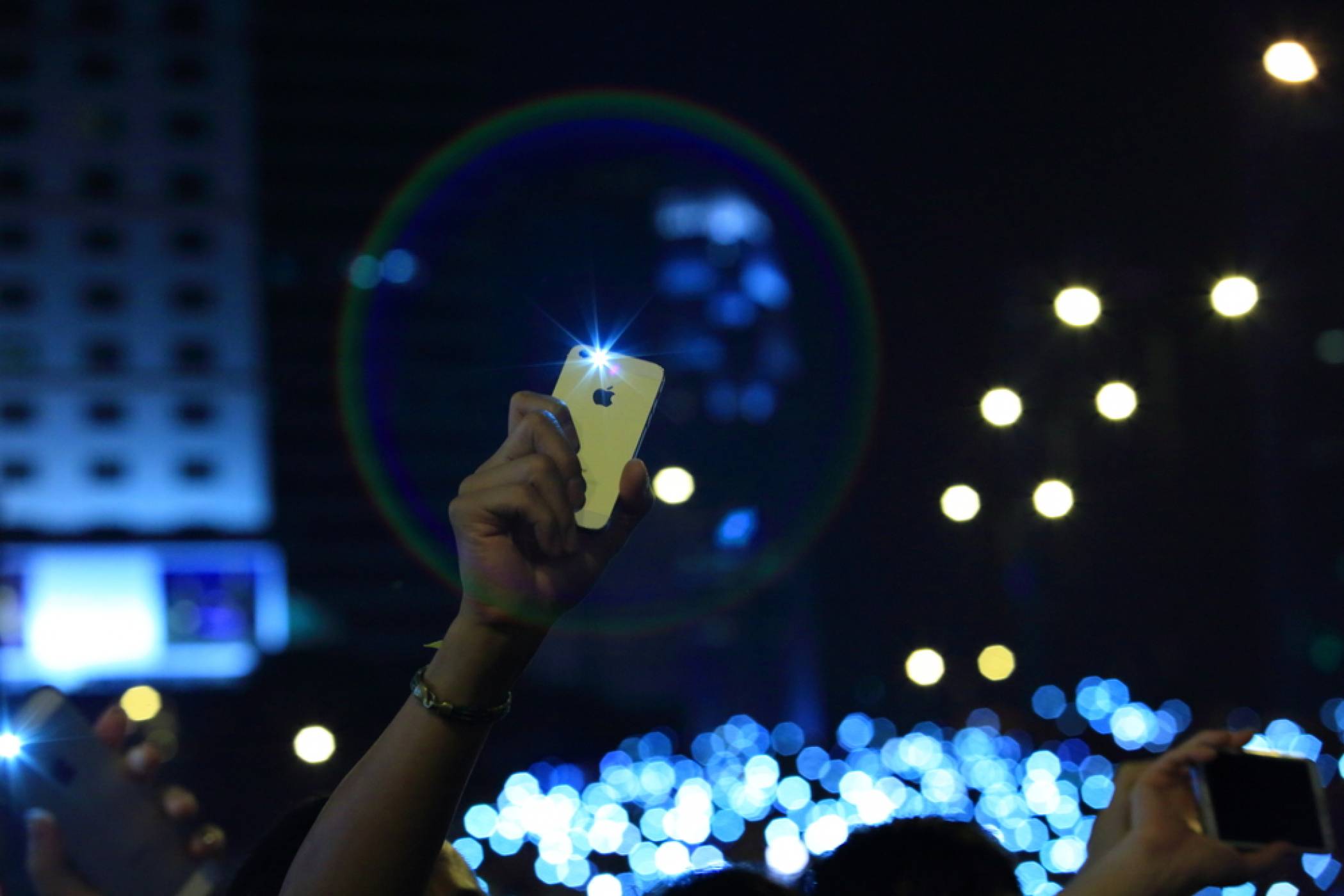 Apple плаща по 25 долара на всеки с умишлено забавен iPhone 