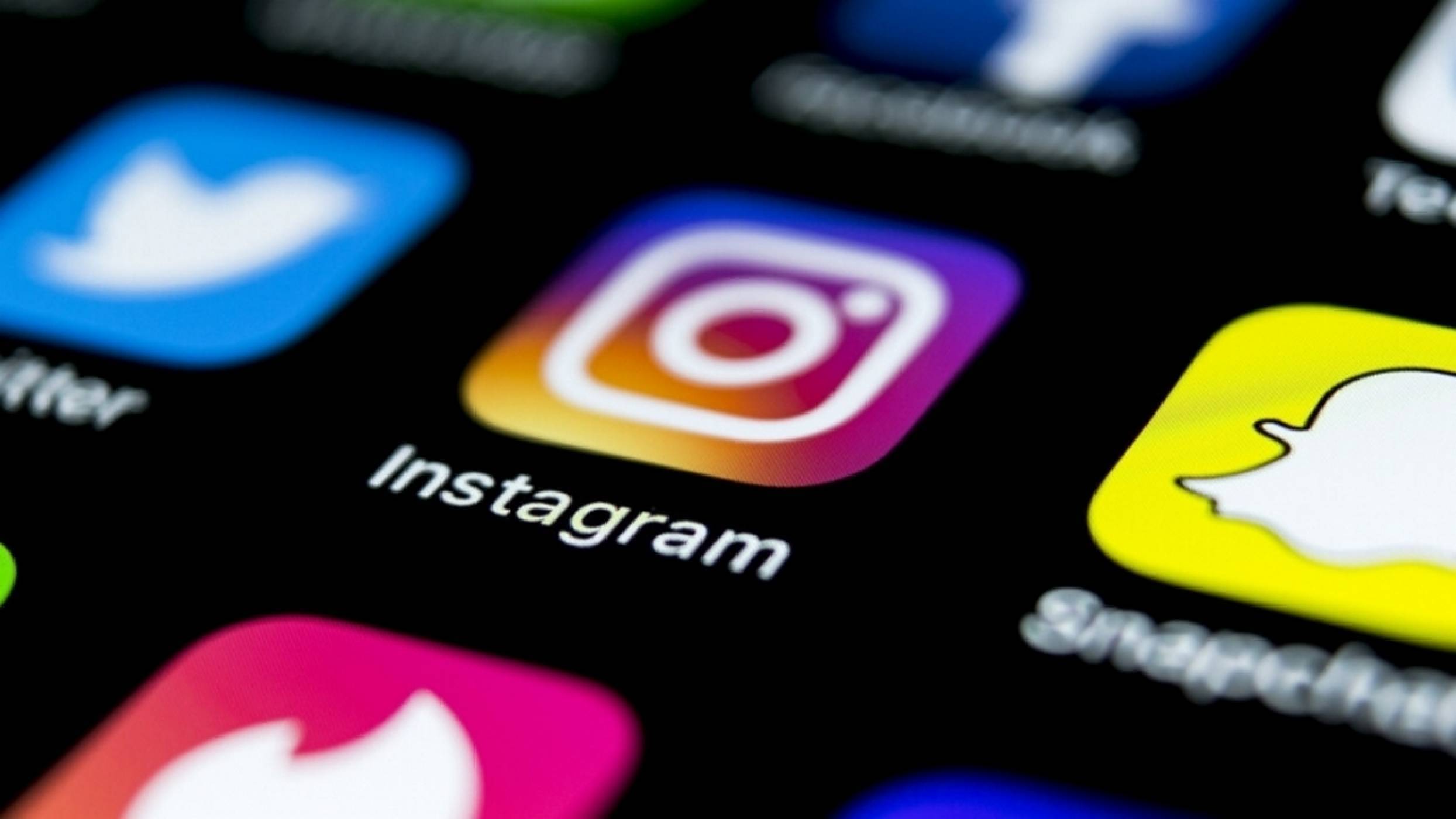 Instagram обеща, че няма да ни следи с камерата на смартфона ни