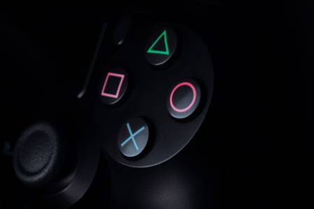 Sony разкри, че игри за PS5 няма да могат да се играят с PS4 контролер