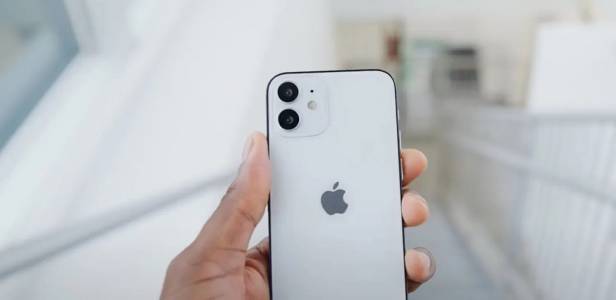 Проблем с лещата на Phone 12 изненада неприятно Apple 