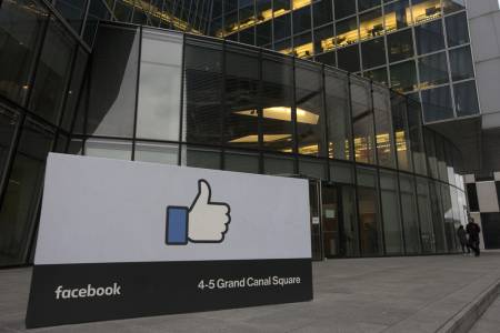 Служителите на Facebook ще работят от къщи до юли 2021 г.