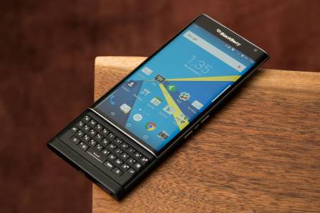 5G BlackBerry с физическа клавиатура ще се опита да пробие на Android пазара през 2021 г. 