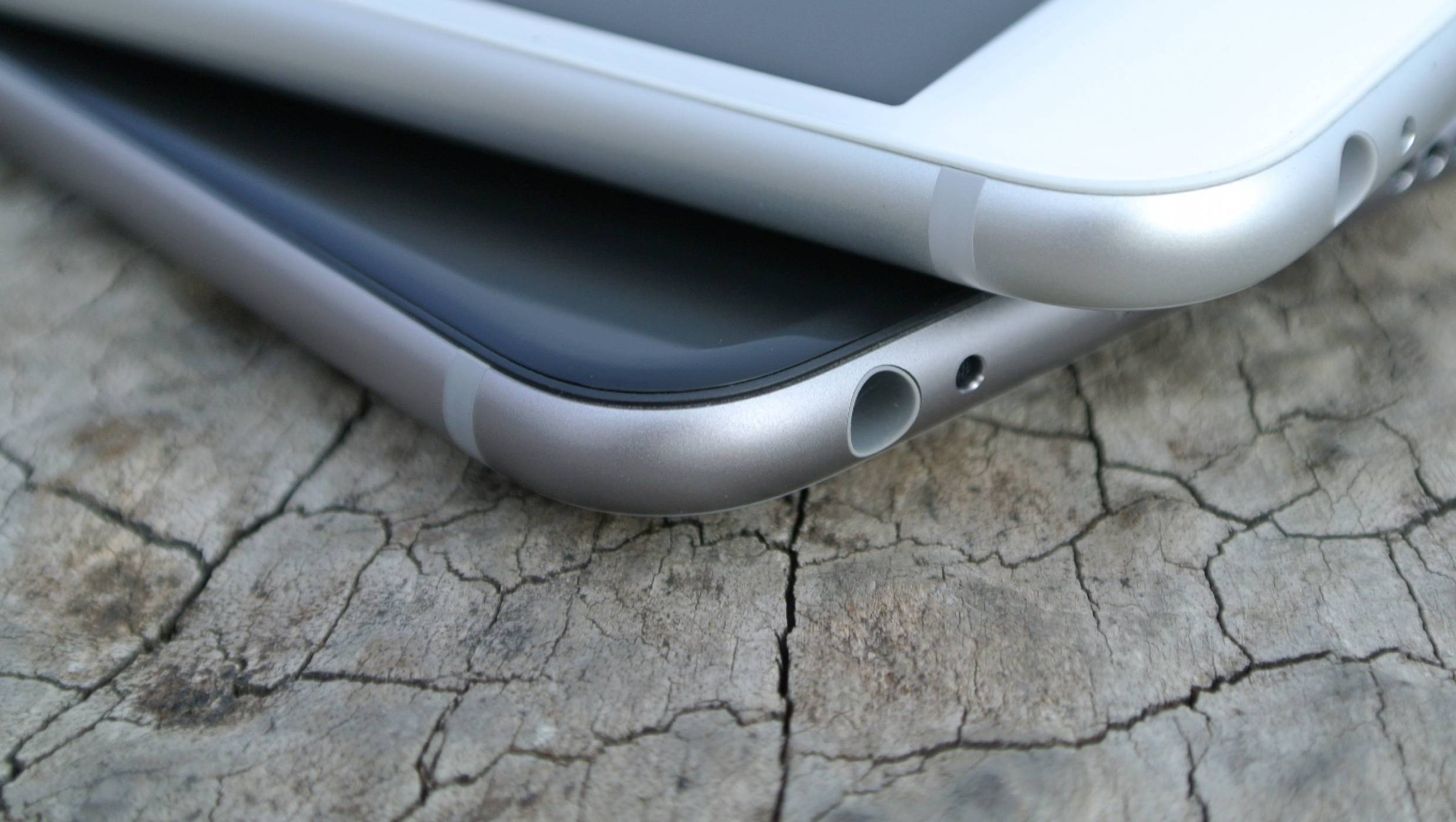 iOS ще ограничи следенето на потребителите и Facebook хич не е доволен 