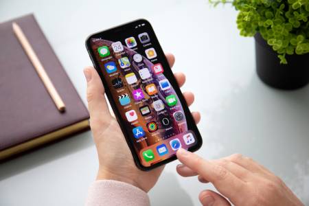 Apple и iPhone 12 в челна битка със Samsung в родната Южна Корея 
