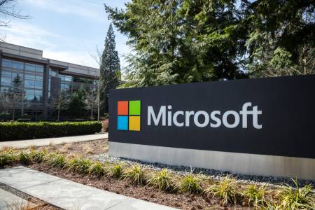 Microsoft позволява на все повече свои служители да работят дистанционно за постоянно