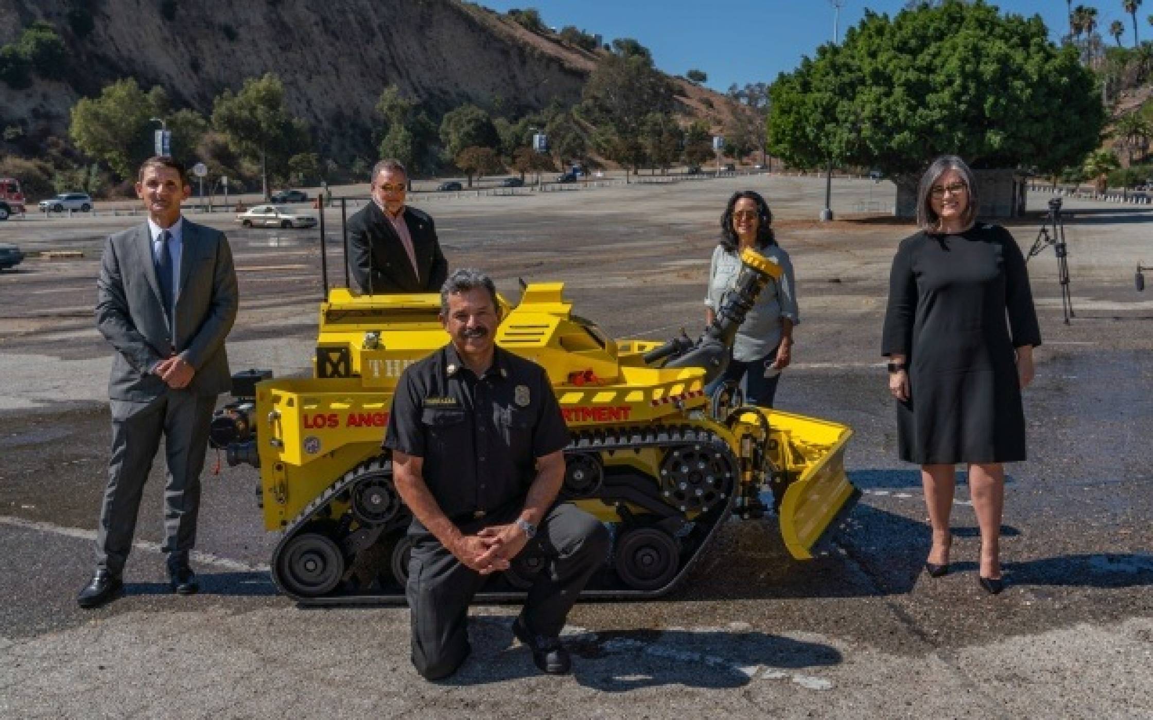  Първият робот пожарникар заработи в Лос Анджелис