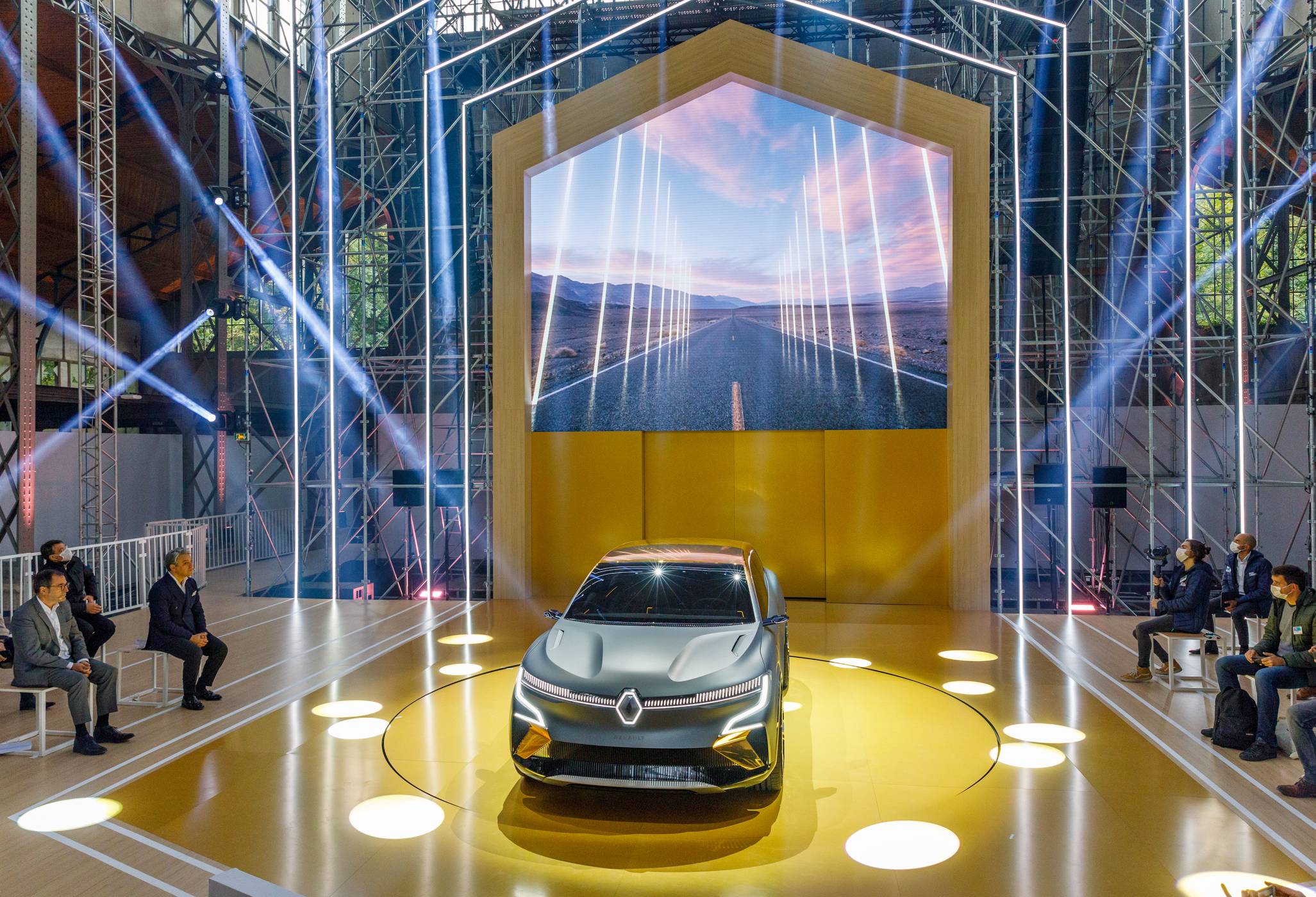 Renault eWays: в посока към мобилност с нулев отпечатък
