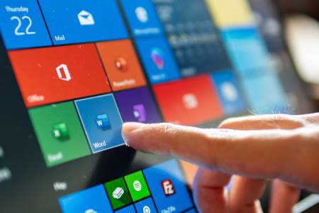 Windows 10 инсталира приложения без разрешение