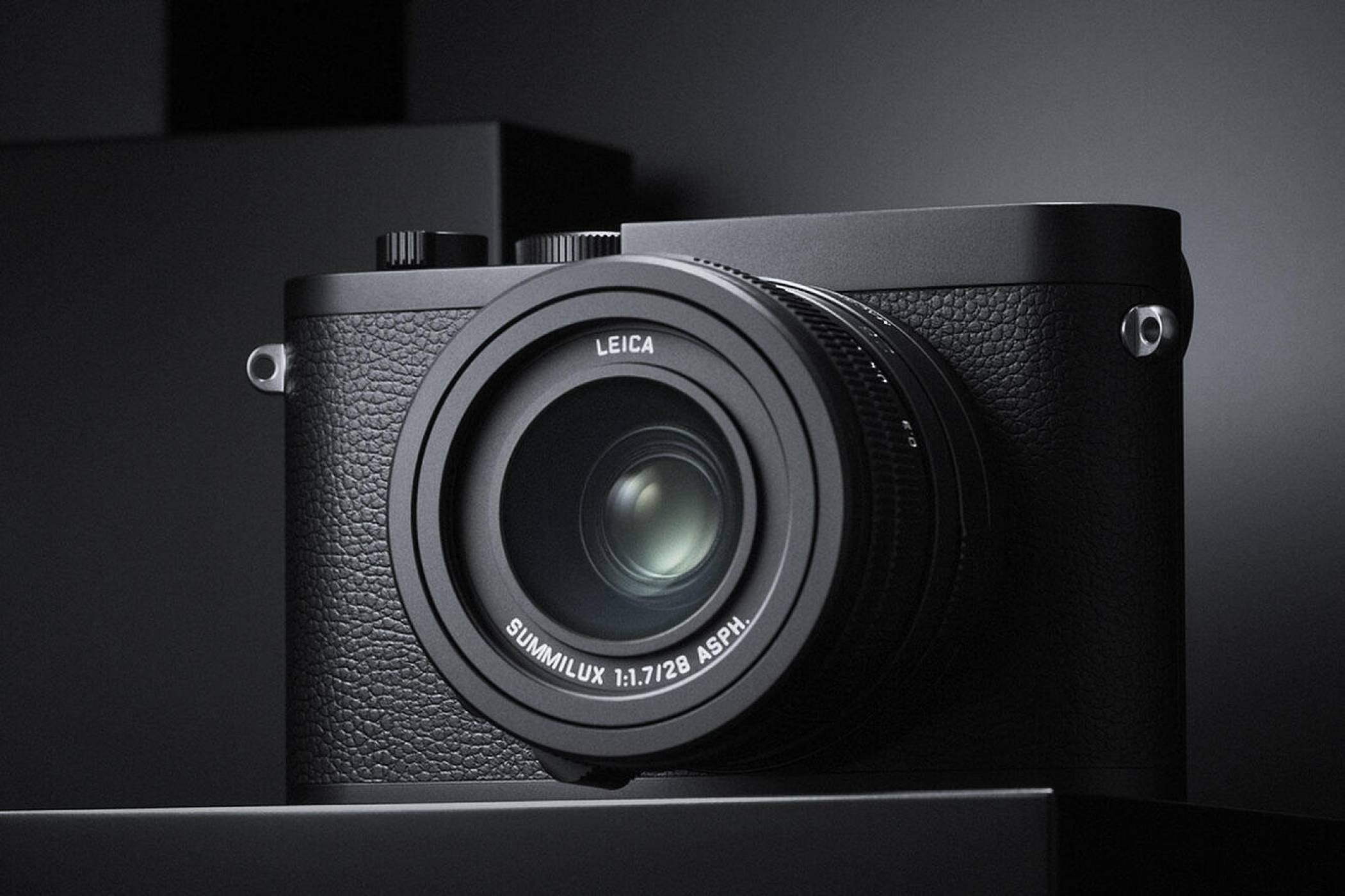 Leica предлага да видим света в черно и бяло