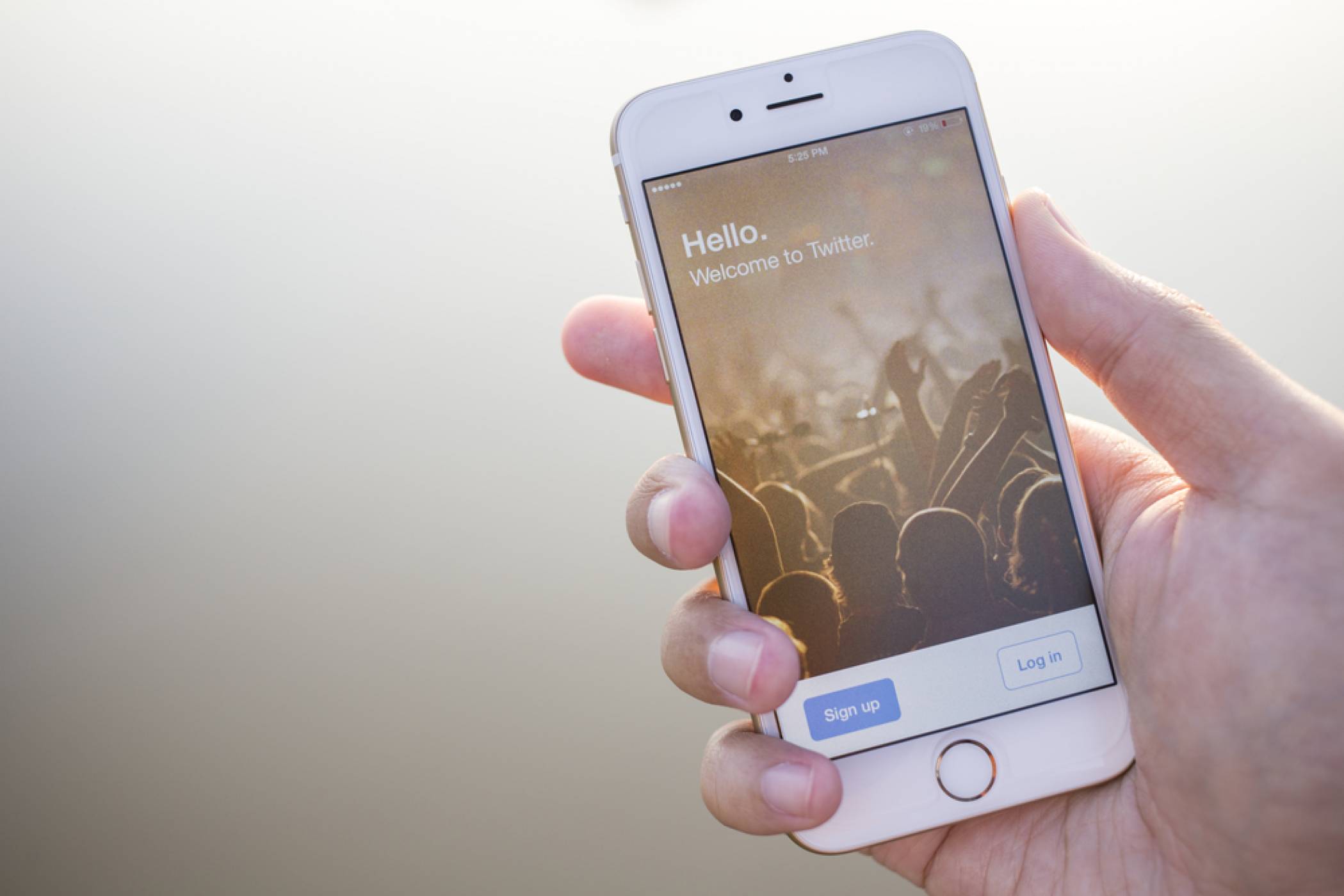 Собствениците на iPhone 6s и първия iPhone SE остават без iOS 15 