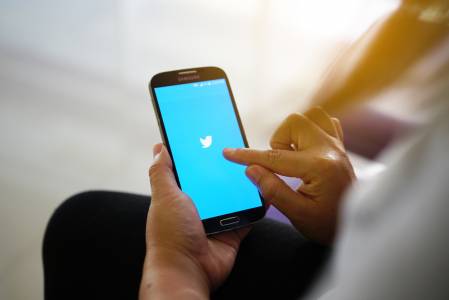 Twitter вече тества вечерни партита 