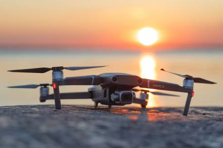 САЩ затръшна вратата пред водещия производител на дронове DJI 