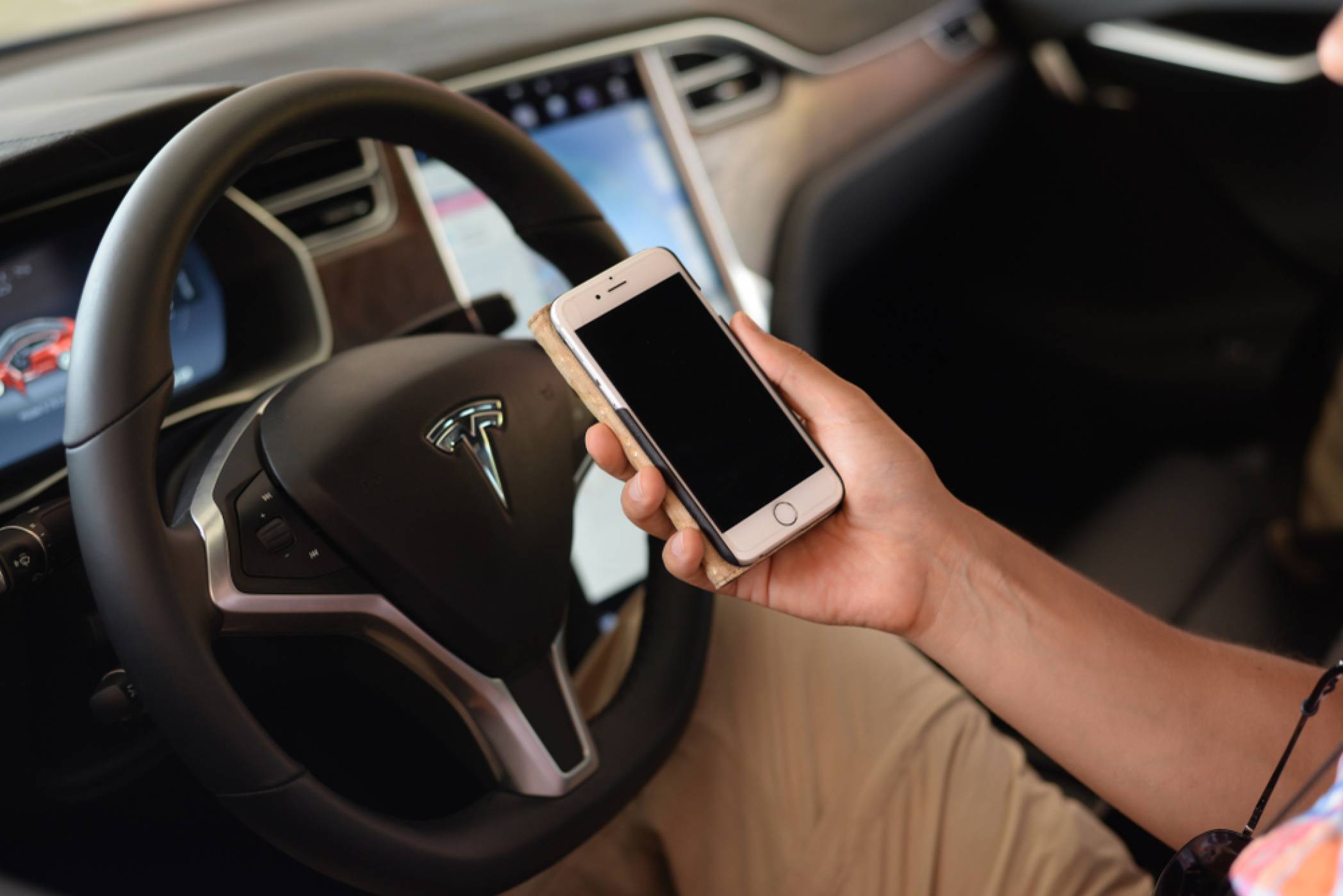 Как за малко Apple не купи Tesla за нищожна цена