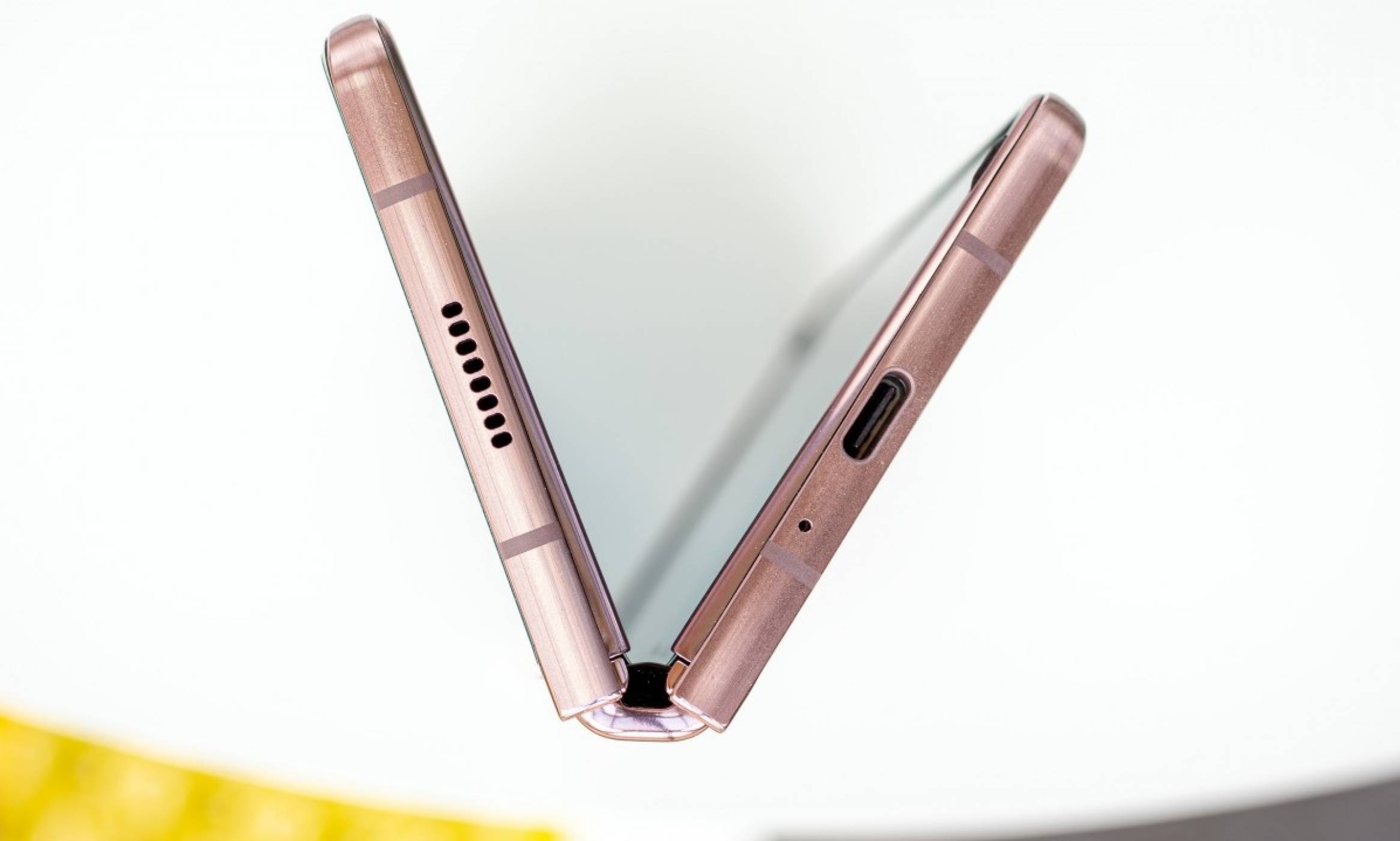 Екраните на Galaxy Z Fold 3 стават по-малки, а гъвкавите устройства на Xiaomi – повече