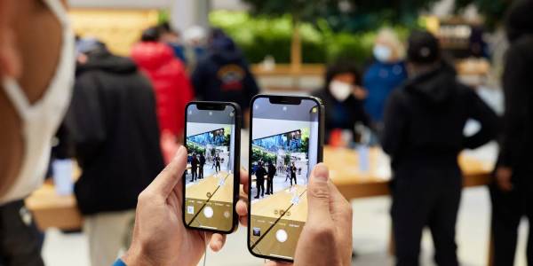 Ще видим половин милиард 5G смартфона тази година, прогнозира доставчик на Apple
