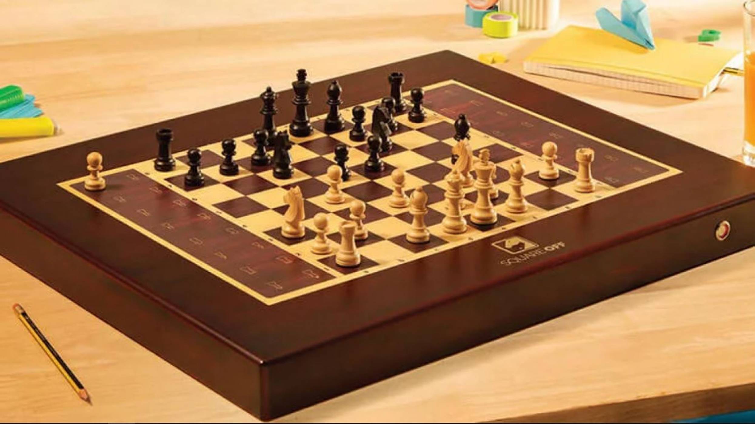 Готови ли сте за партия шах където и да сте? Тази иновативна дъска позволява да играете с приятели онлайн 