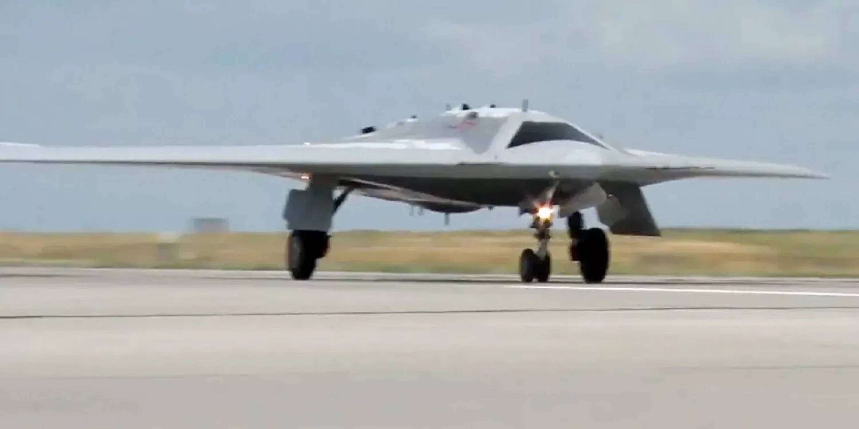 Руският дрон Hunter-B вече пуска бомби по зададени цели