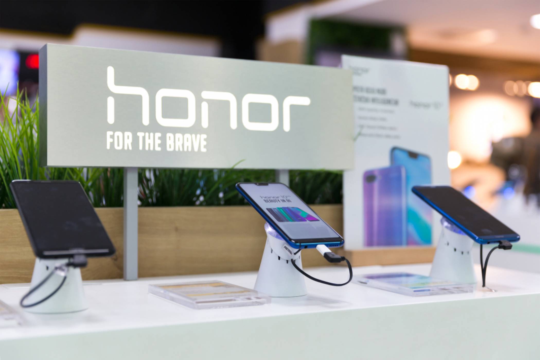 Следващото поколение смартфони на Honor се завръща към услугите на Google 
