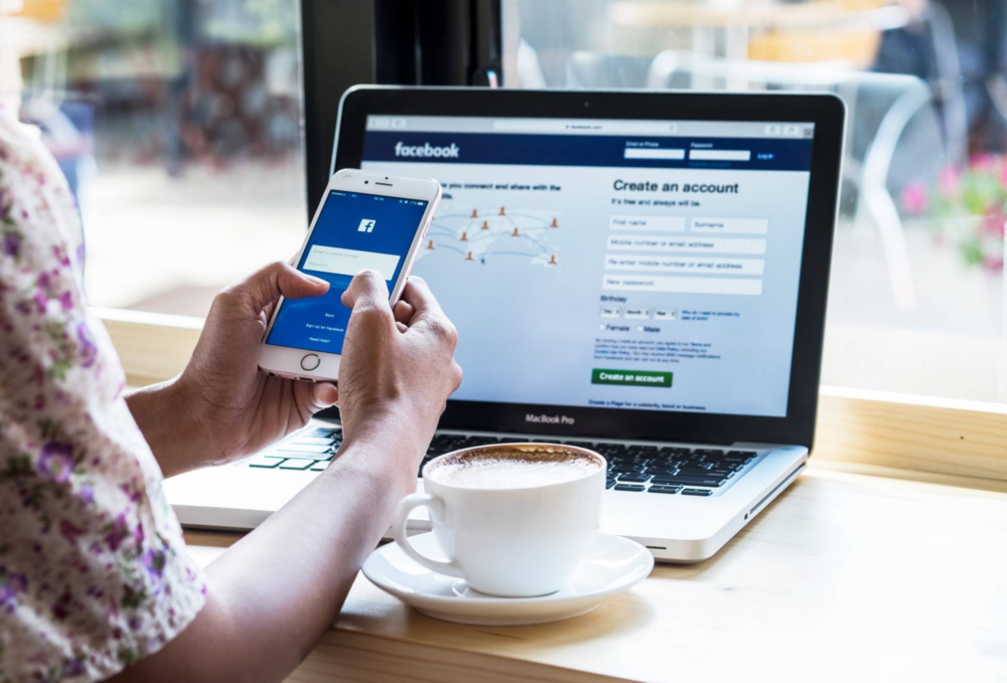 Изтекоха телефонните номера на милиони Facebook потребители 
