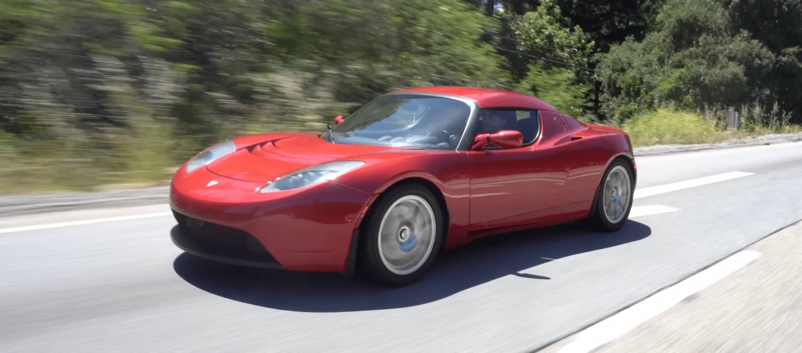  Tesla Roadster не се произвежда от десетилетие и вече се превръща в ценен колекционерски модел