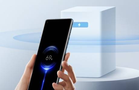 Безжичното зарядно на Xiaomi дава нужната енергия от другия край на стаята (ВИДЕО)
