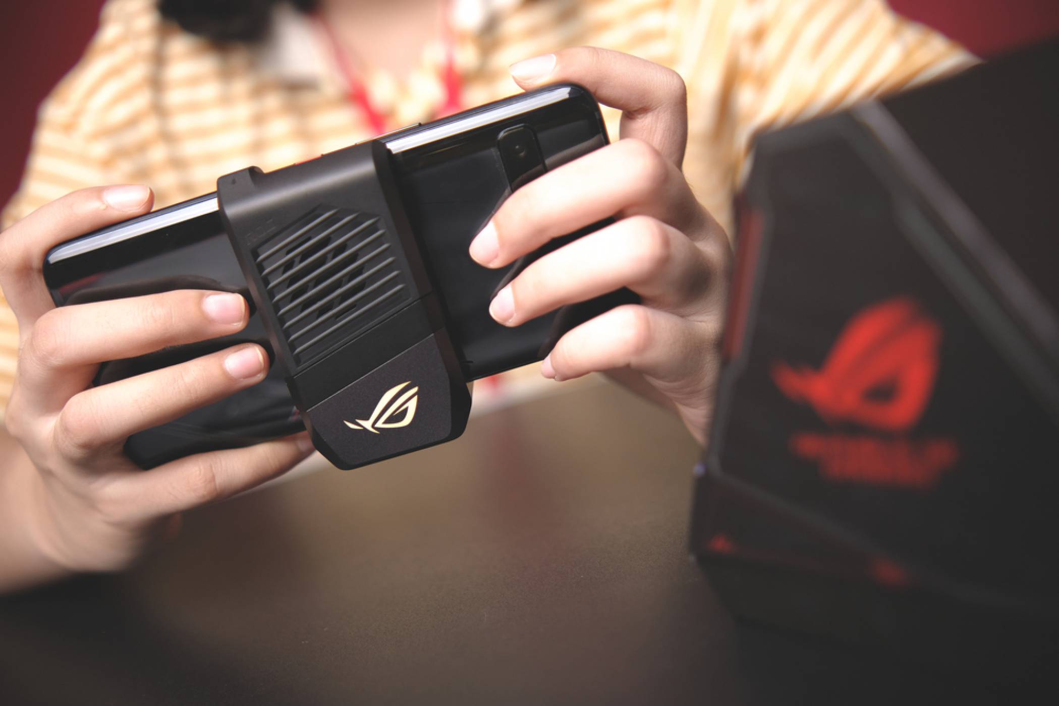 Невероятният хардуер на Asus ROG Phone 5 не изневерява на мобилните геймъри