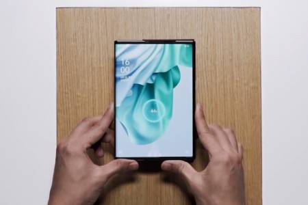 Oppo демонстрира уникално зареждане по въздуха на гъвкавия си смартфон (ВИДЕО)