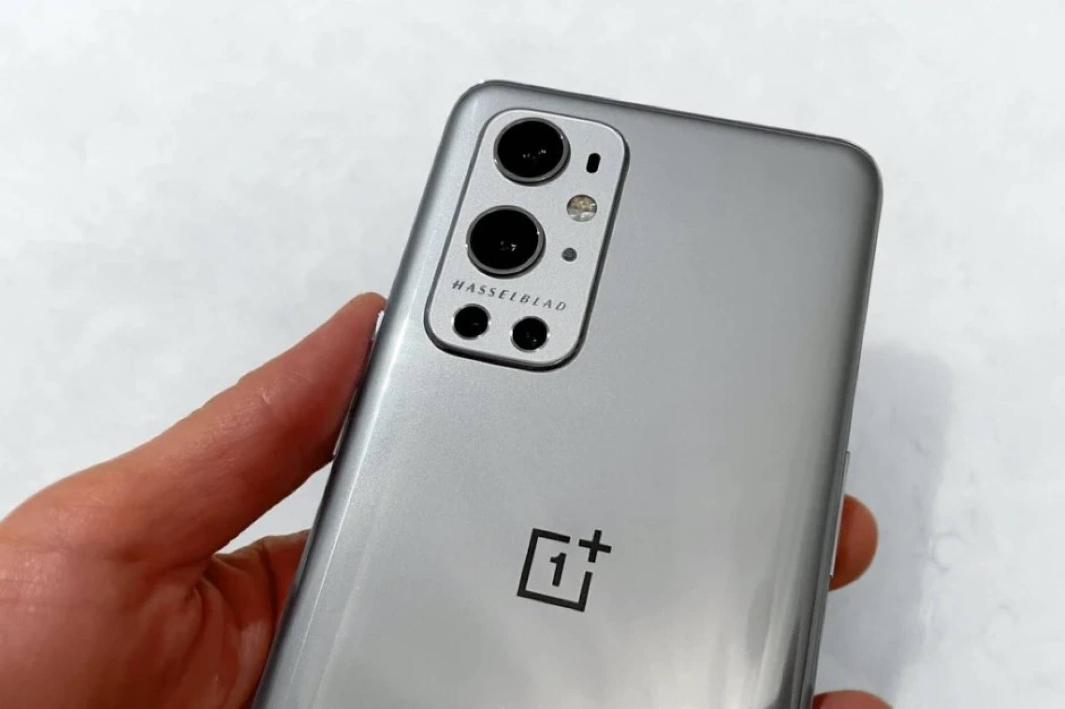Флагманът OnePlus 9 и първият часовник на компанията ни очакват в средата на март