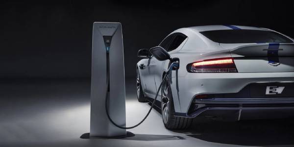 Aston Martin обеща мощен и SUV е-модел през 2025 г. 