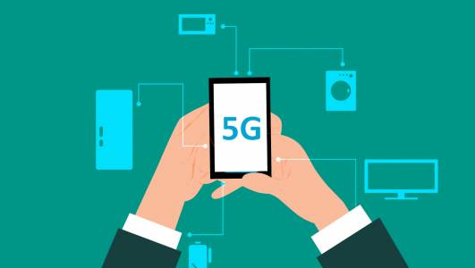 Тази шантава джаджа използва 5G сигнала във въздуха, за да зарежда телефоните ни